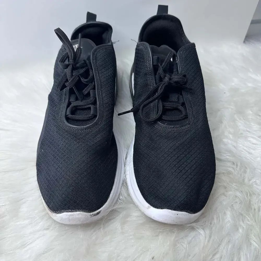 Nike Women's Air Max Motion 2 Black White Running Shoes AO0352-007